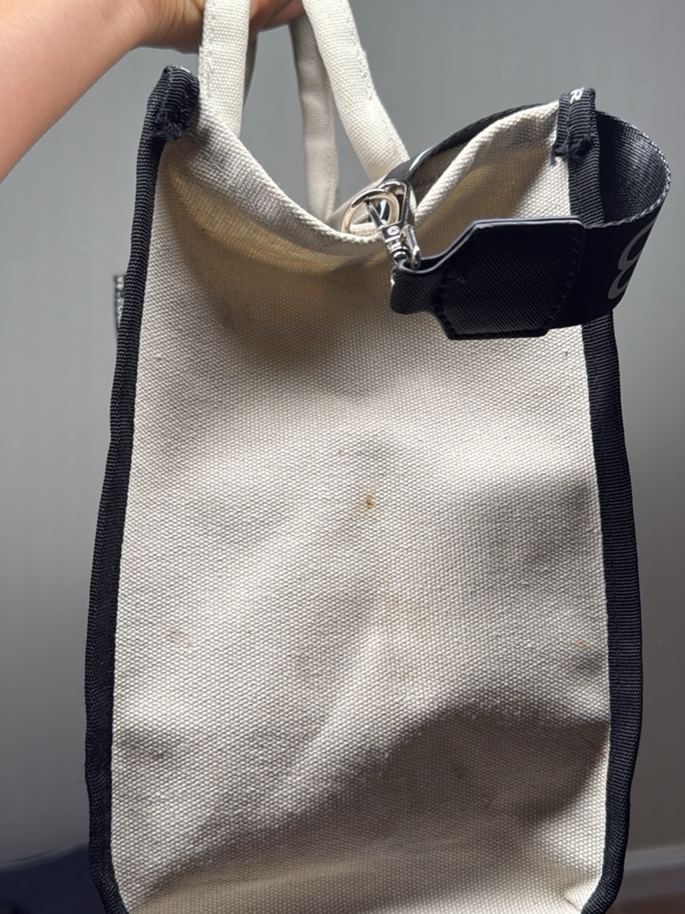 Marc Jacobs Canvas Tote Bag in Light Beige with Black Accents - Picture 5 of 7